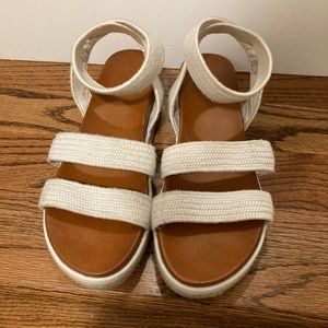 Kid’s MIA Tierraa White Ankle Wrap Stretchy Sandal size 5